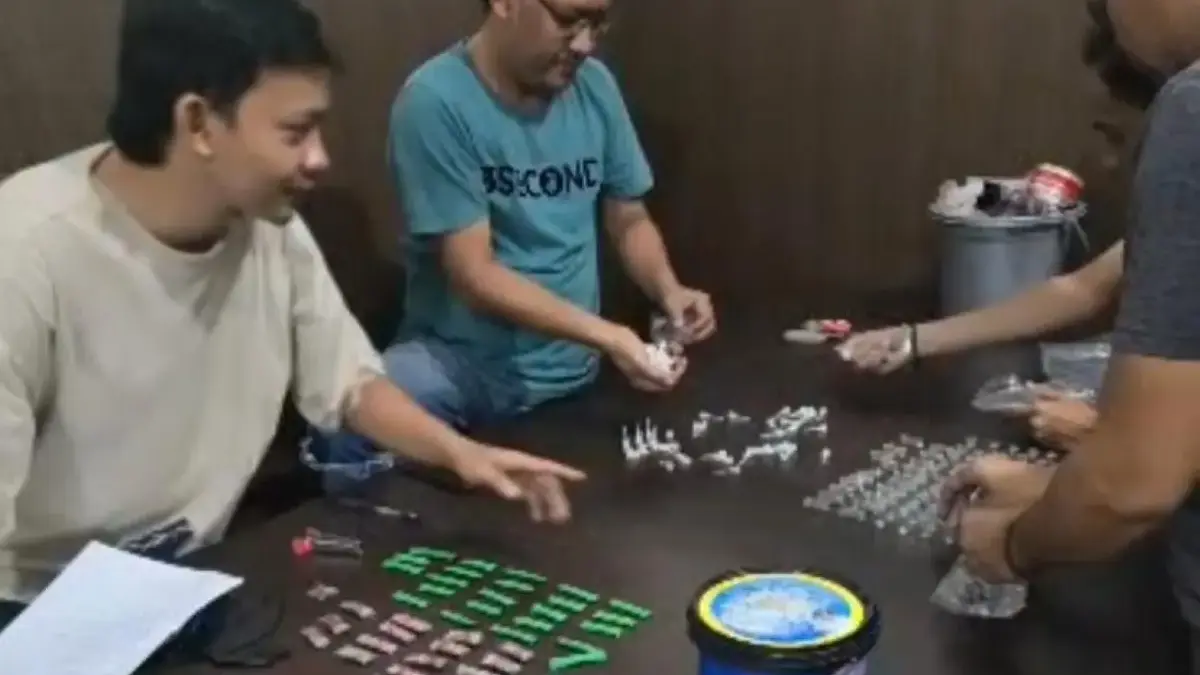 Penggerebekan Rumah Produksi Tembakau Sintetis di Pekalongan, Tiga Tersangka Diamankan Polisi