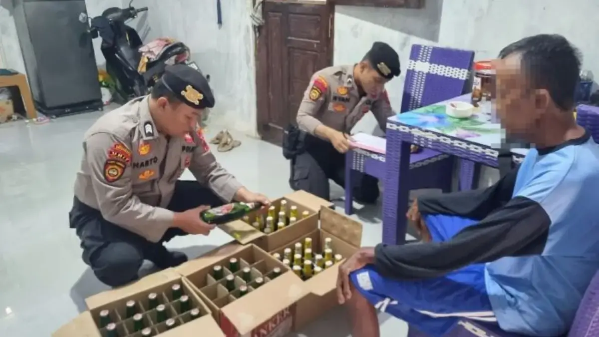 Polres Pekalongan Sita Puluhan Botol Miras dari Warung di Sragi, Ini Rincian Razianya