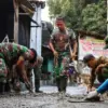 TMMD 2025: TNI dan Warga Sapuro Kebulen Kompak Perbaiki Jalan Irian Gang 1