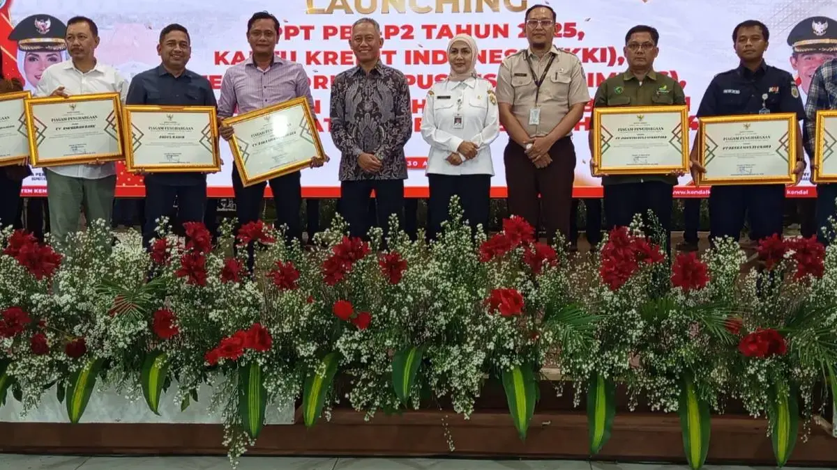 Taat Bayar Pajak, Perusahaan Tambang di Kendal Raih Penghargaan dari Bupati