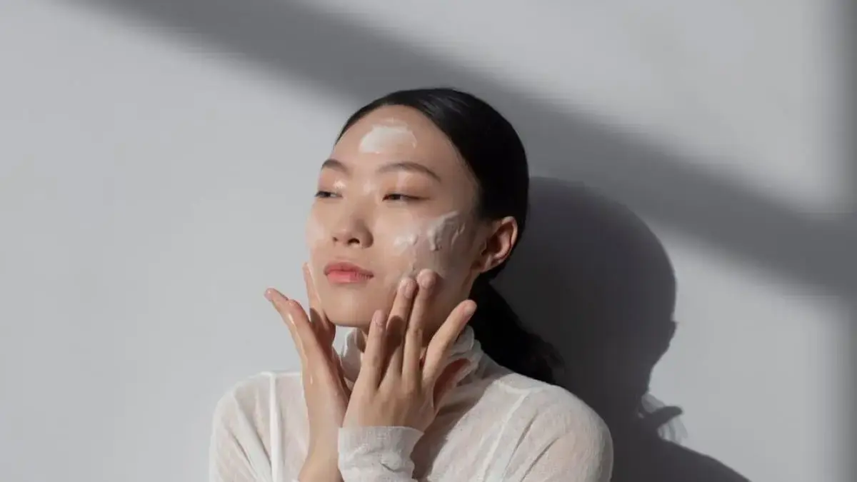4 Skincare untuk Pori-Pori Besar Agar Wajah Glowing dan Mulus, Kulit jadi Kencang Bebas Flek Hitam