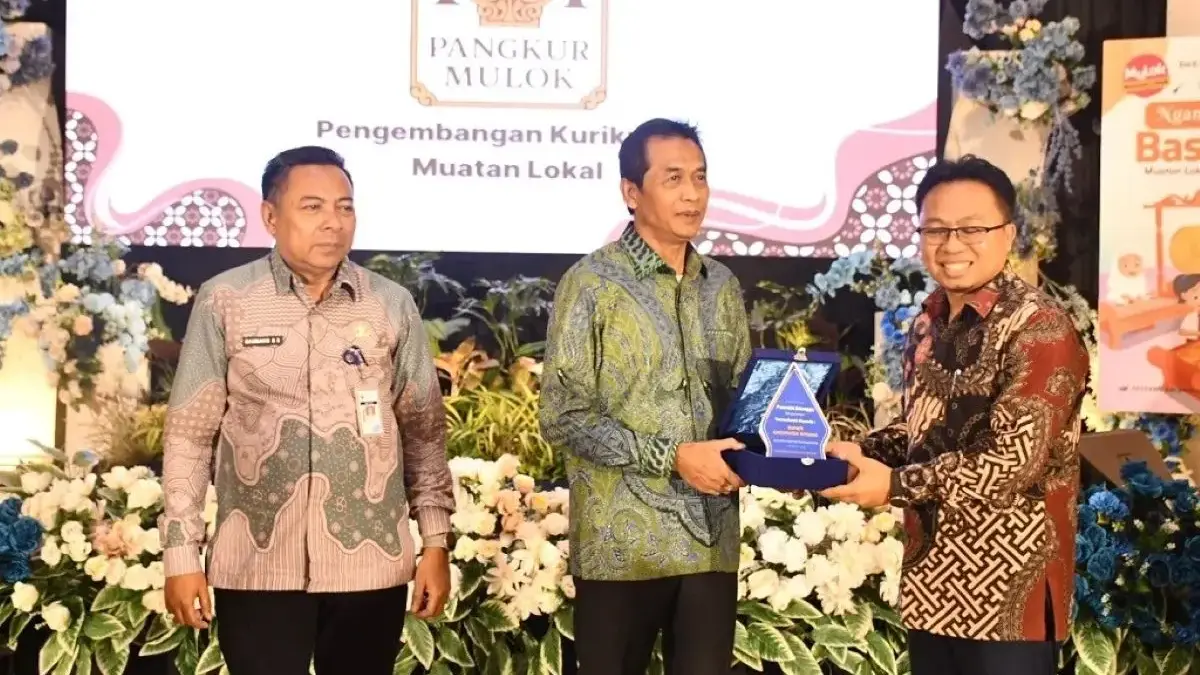 Batang Perkuat Identitas Lokal di Era Global: Luncurkan Program Pangkur Mulok dan Buku Bahasa Jawa!