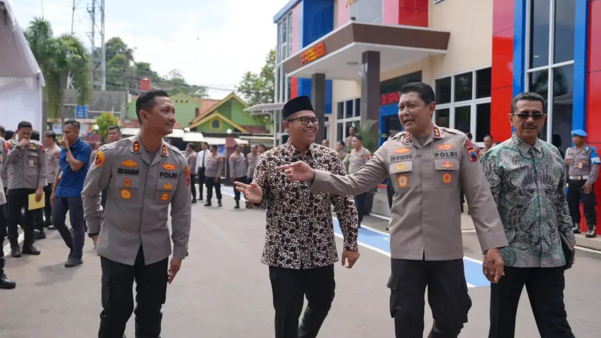 Kapolda Jawa Tengah, Irjen Pol Ribut Hari Wibowo meresmikan gedung baru SPKT Polres Batang.