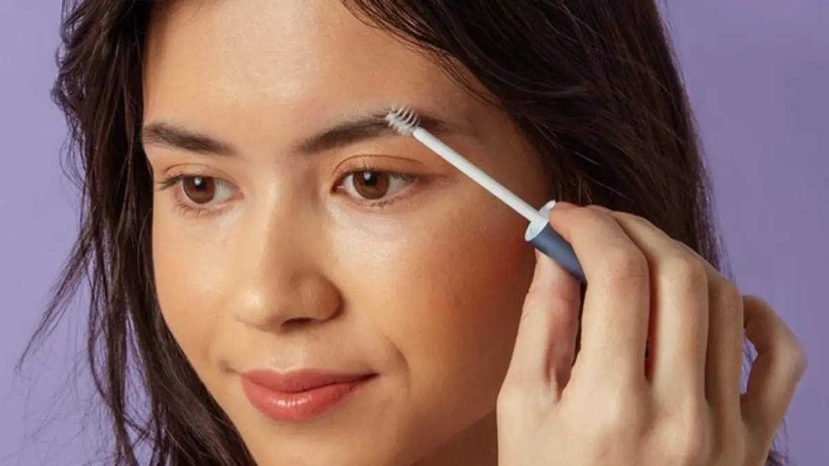 Rekomendasi serum penumbuh alis terbaik.