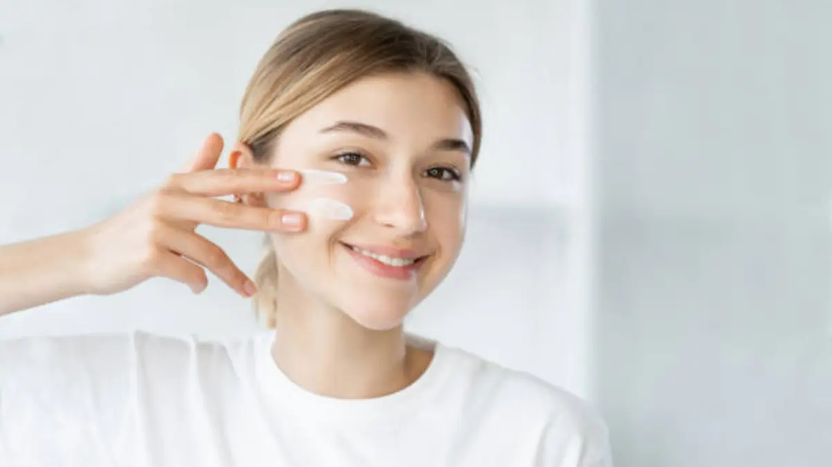 Ilustrasi sunscreen untuk remaja 15 tahun yang murah.
