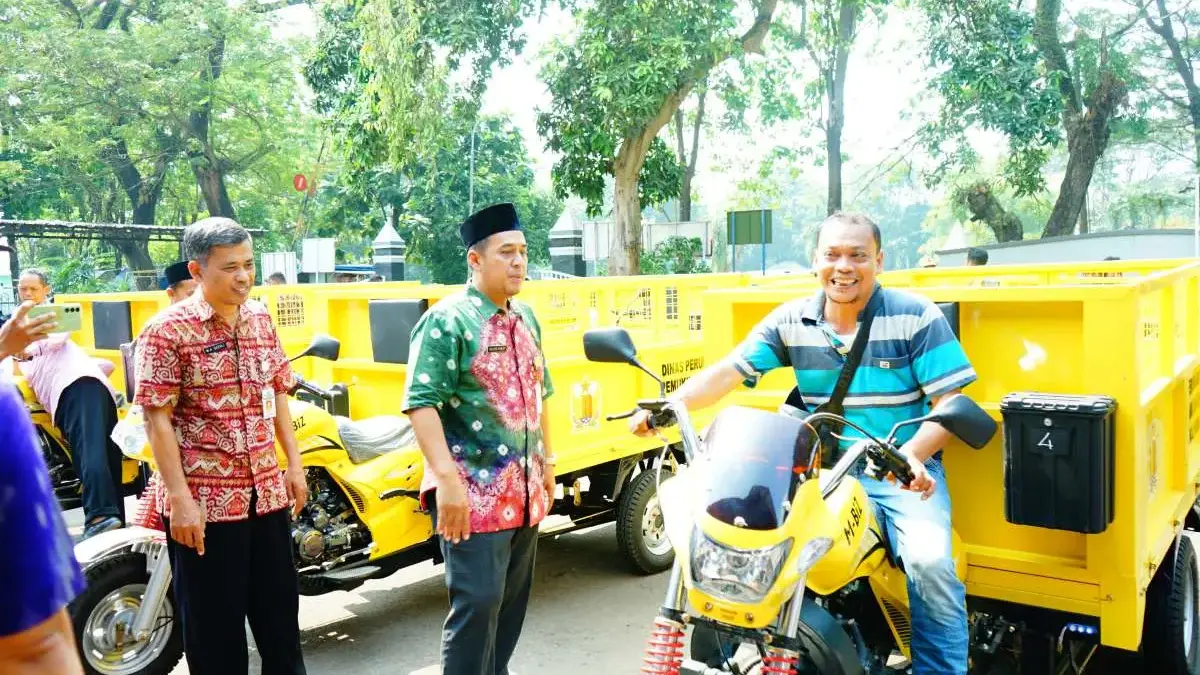 Pemkab Pekalongan Hibahkan 20 Kendaraan Pengangkut Sampah, Sekda Ancam Tarik Jika Tak Sesuai!
