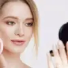 Ilustrasi rekomendasi compact powder untuk kulit berminyak dan murah.