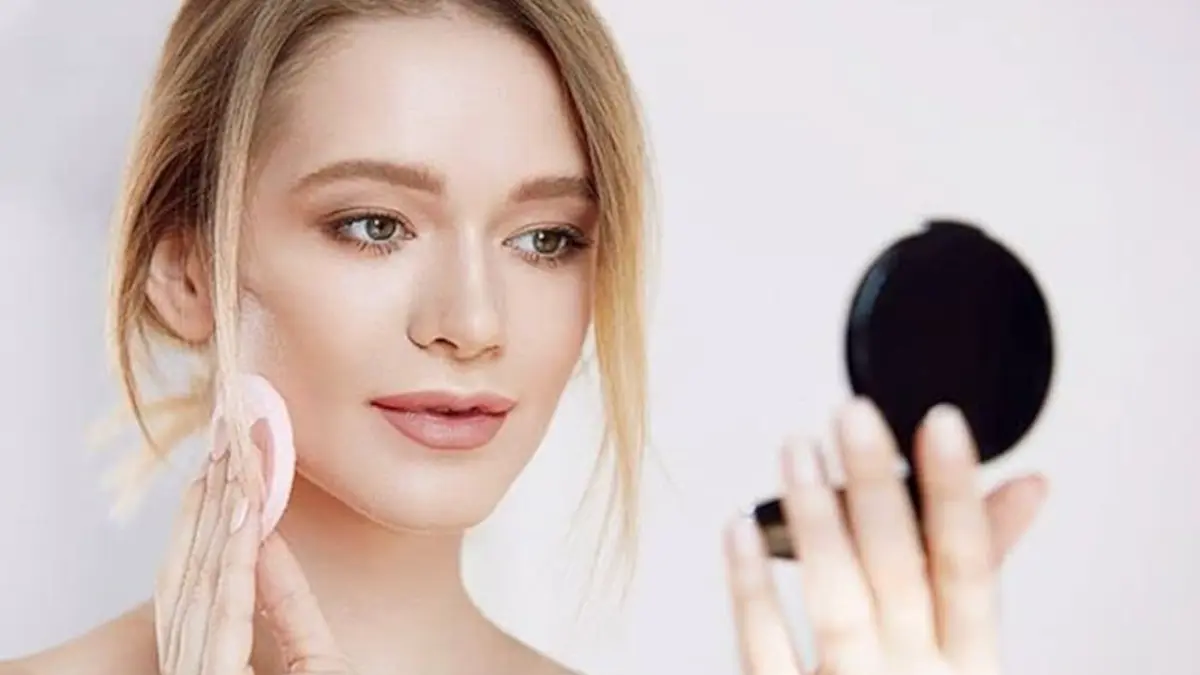 Ilustrasi rekomendasi compact powder untuk kulit berminyak dan murah.