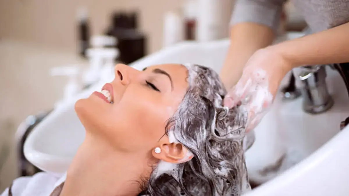 ilustrasi Rekomendasi shampoo non sls terbaik.