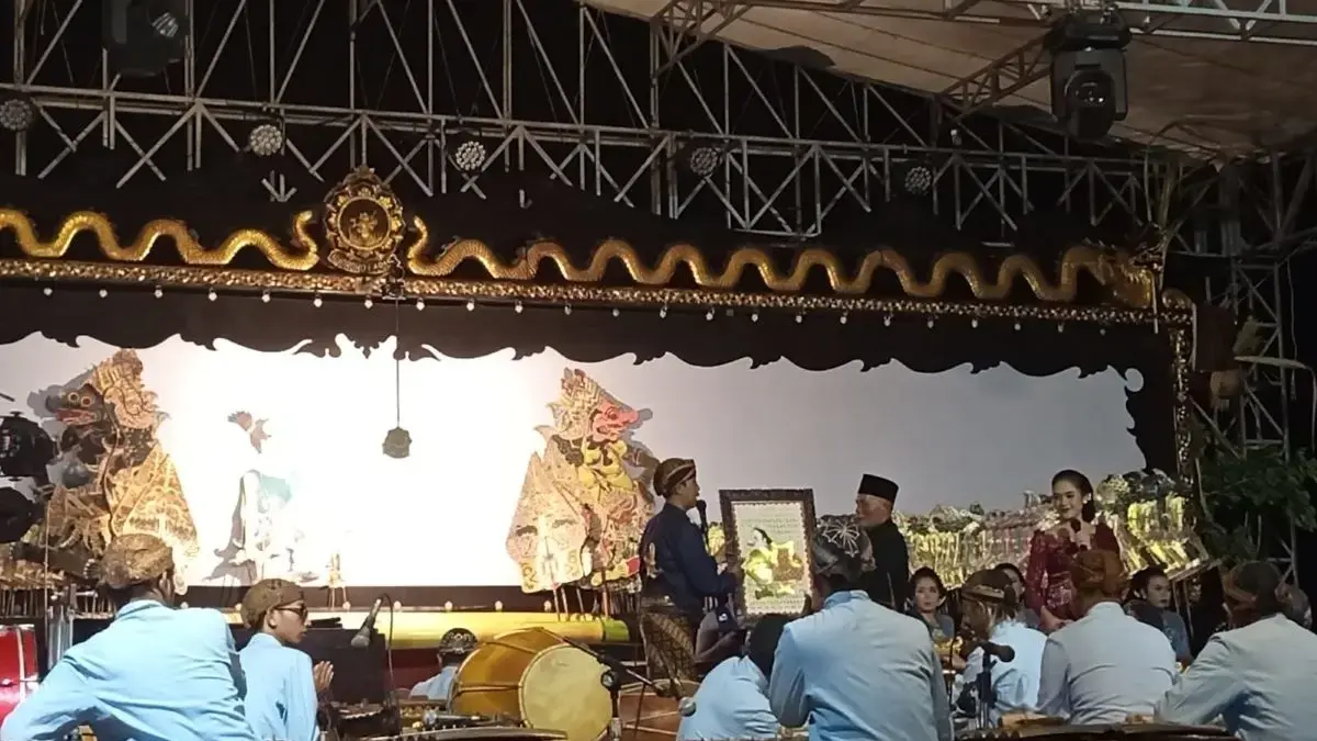 Ribuan Warga Padati Pantai Indah Kemangi Kendal: Saksikan Wayang Kulit Spektakuler Merti Desa Jungsemi!