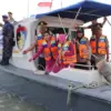 Sambut Hari Bhayangkara ke-79, Polres Kendal Tabur Bunga di Laut Jawa Hormati Jasa Pahlawan!