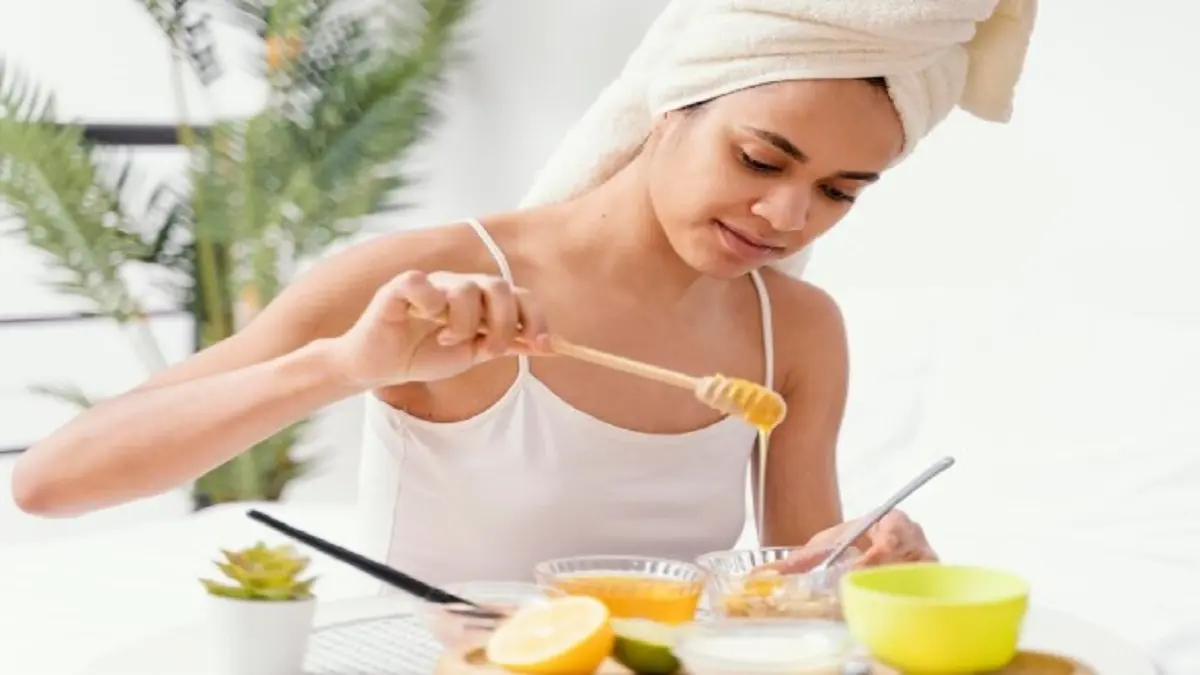 Scrub Bibir Alami dari Gula dan Madu