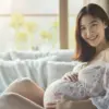 Tips Memilih Facial Wash Aman untuk Ibu Hamil agar Kulit Glowing Alami