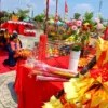 Umat Konghucu Pekalongan Rayakan Peh Cun di Pantai Pasir Kencana, Kenang Jasa Pahlawan Chi Yen