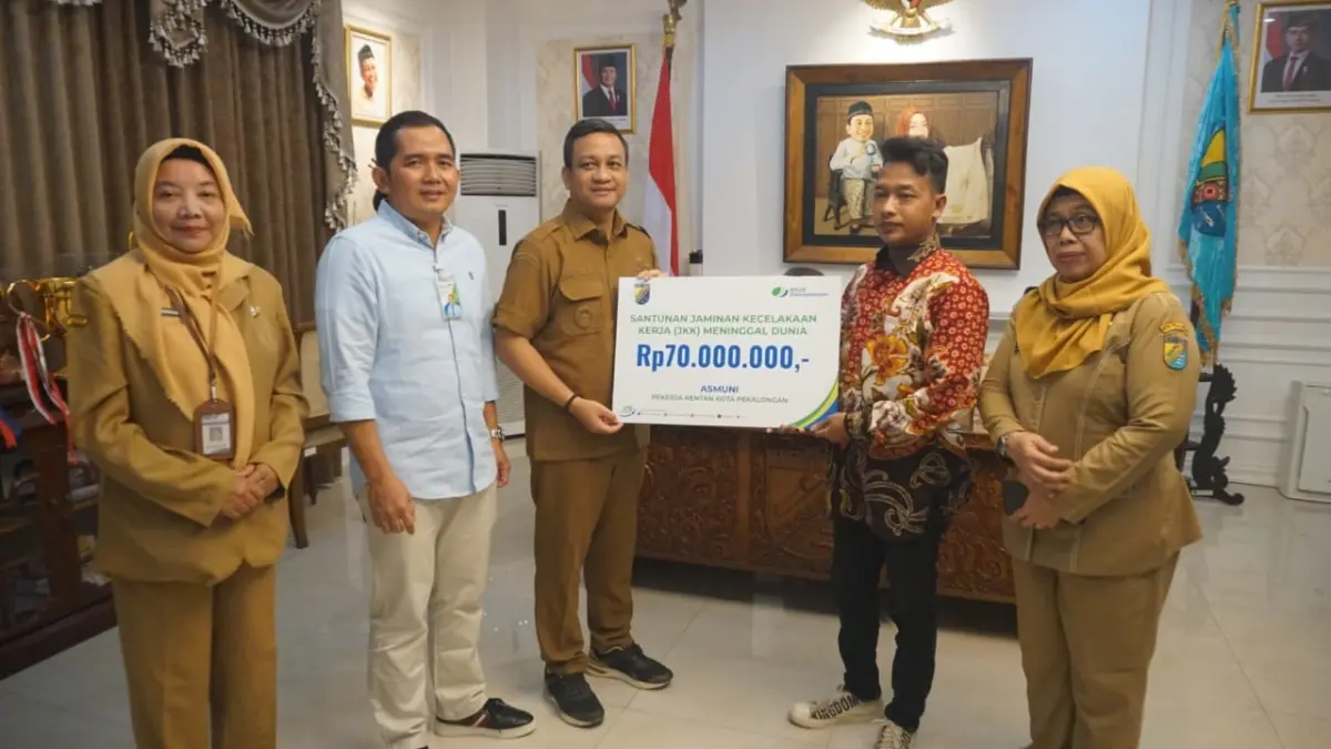 Wali Kota Pekalongan Serahkan Santunan JKK Rp456 Juta: Pekerja Rentan Kini Terlindungi Batik Berlian