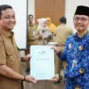 Wali Kota Pekalongan Serahkan THT ke 10 Calon Pensiunan ASN, Apresiasi Dedikasi Puluhan Tahun!