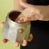 Membuat Lulur Kopi Hitam Hanya dengan Dua Bahan