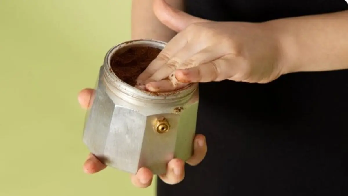 Membuat Lulur Kopi Hitam Hanya dengan Dua Bahan