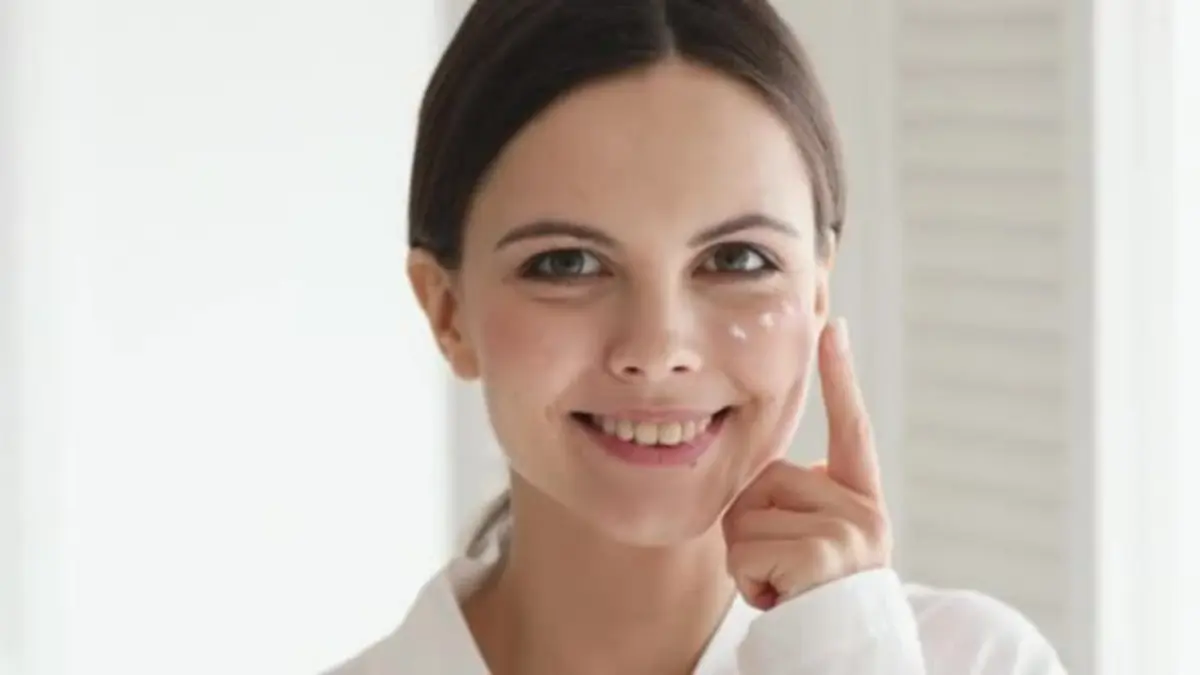 Ilustrasi rekomendasi mineral sunscreen yang nyaman di kulit.
