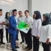 Bupati Faiz memberikan perlindungan BPJS Ketenagakerjaan kepada 1.800 peserta pelatihan kerja.