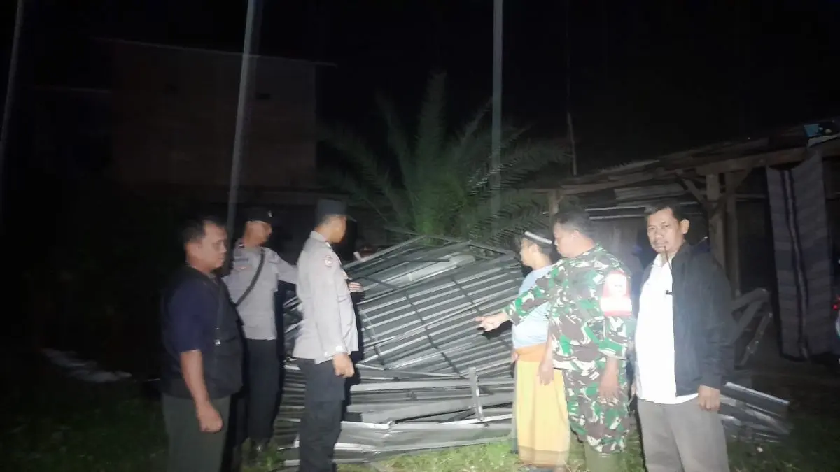 Angin Puting Beliung Terjang Gringsing Batang: 11 Rumah Rusak dan Listrik Padam Total!    