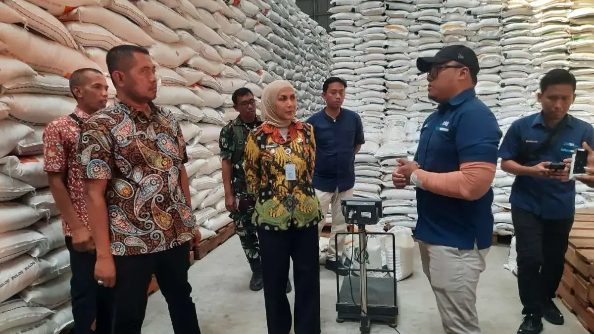 Bantuan Beras DTKS Segera Cair di Kendal: Sasar 6.800 KK, Stok Bulog Aman Hingga Setahun!