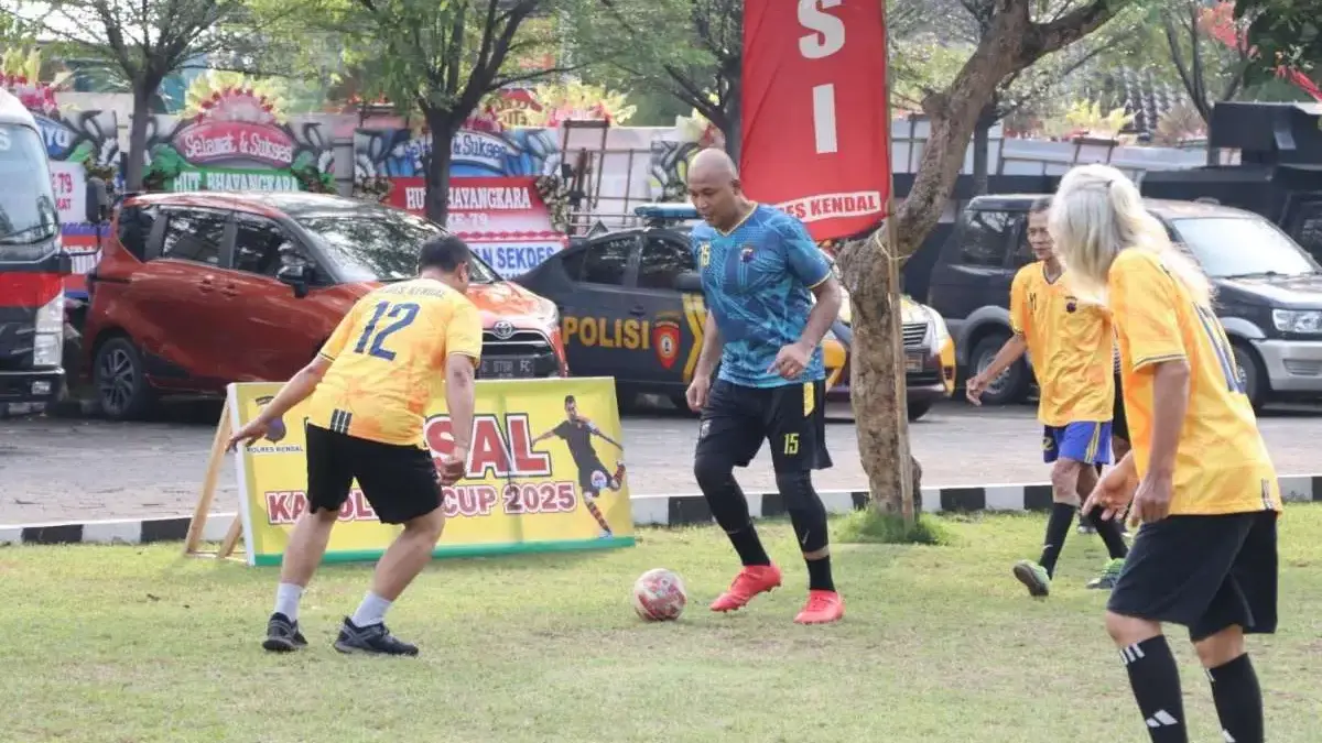 Duel Futsal HUT Bhayangkara ke-79: Tim Polres Kendal Libas Forwaken 7-3, Jaga Sinergi Media!  