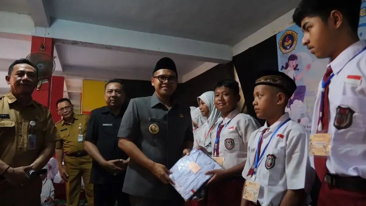 Janji Terbayar! Seragam Gratis Faiz-Suyono Dibagikan, 20 Ribu Siswa Batang & UMKM Panen Rezeki!