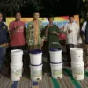 KKN Unikal Latih Warga Kalibaros Pekalongan Buat Komposter KOMPAK, Solusi Mandiri Sampah Organik!  