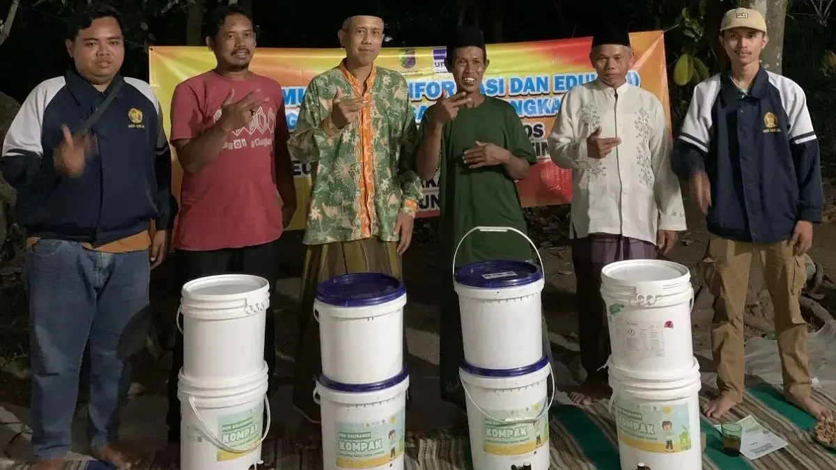 KKN Unikal Latih Warga Kalibaros Pekalongan Buat Komposter KOMPAK, Solusi Mandiri Sampah Organik!  