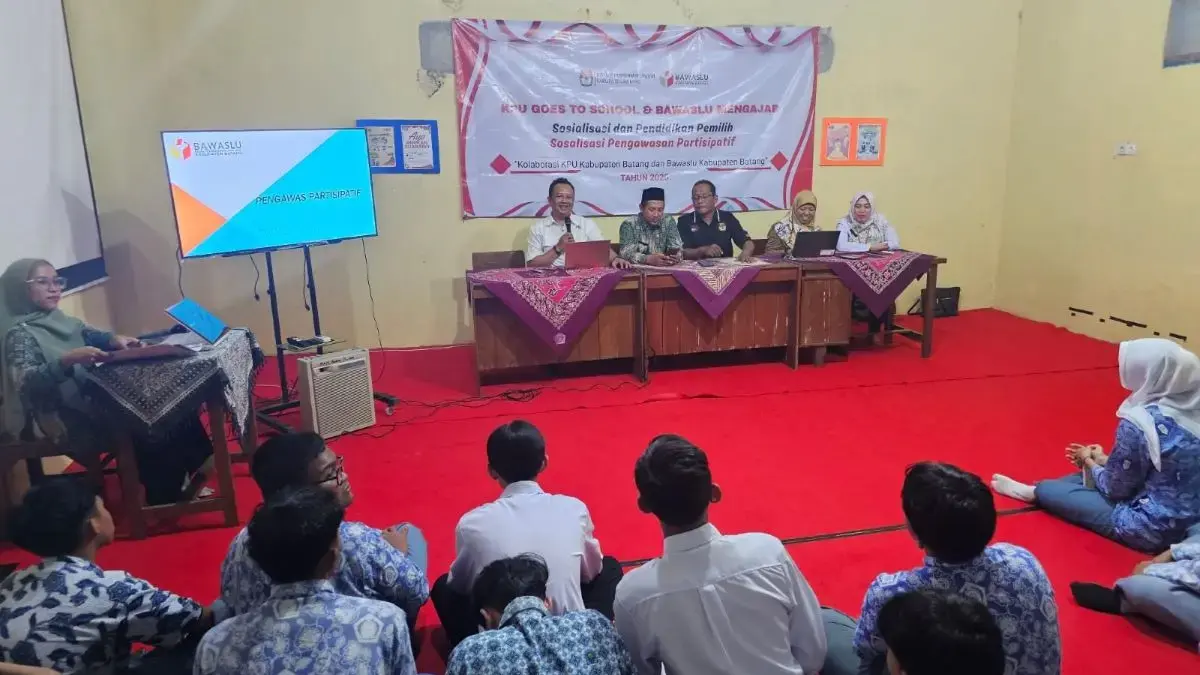 KPU-Bawaslu Batang Kolaborasi Edukasi Pemilu di Sekolah, Sasar Pemilih Pemula!