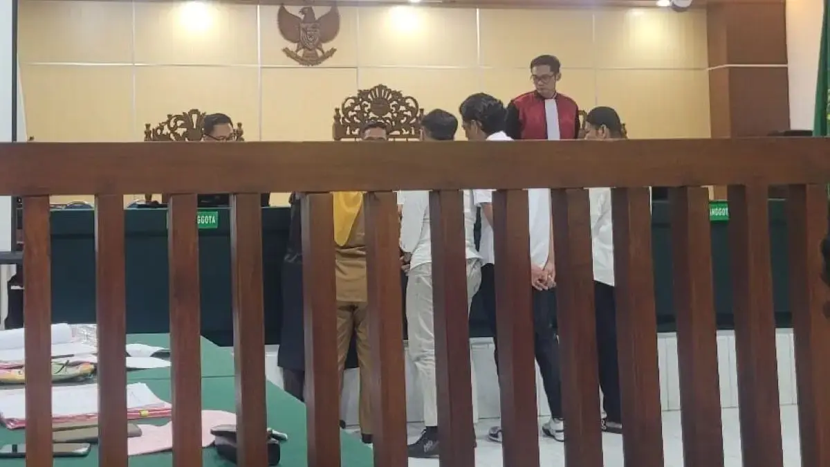 KTP Palsu untuk Kredit Mobil: Warga Pekalongan Jadi Terdakwa, Rugikan Perusahaan Rp413 Juta!
