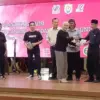 Kado HUT Kendal ke-420, Buku Antologi Puisi \"Senandung Angin Laut\" Resmi Diluncurkan Bupati!