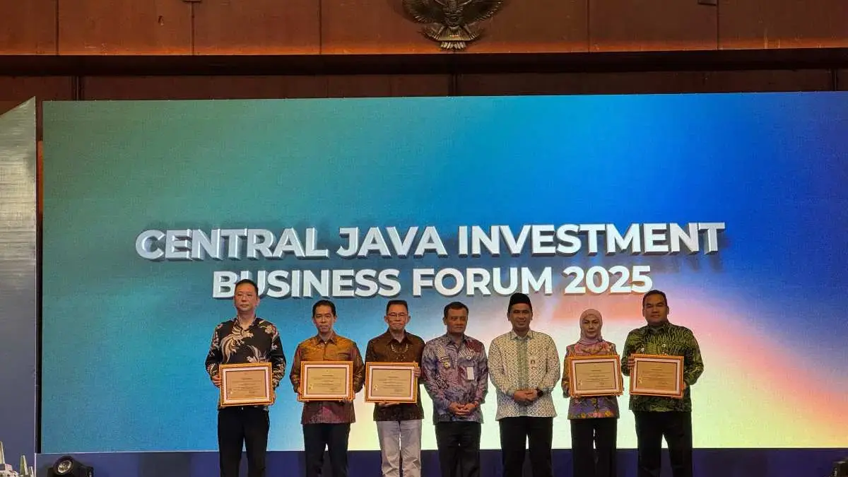 Kendal Raih Investasi Tertinggi Jateng 2024, KEK & Pemkab Sabet Penghargaan Bergengsi!