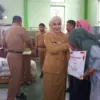 Kendal Salurkan Subsidi Kedelai untuk 50 Perajin Tempe, Juga Bantuan Alat Pertanian ke Petani