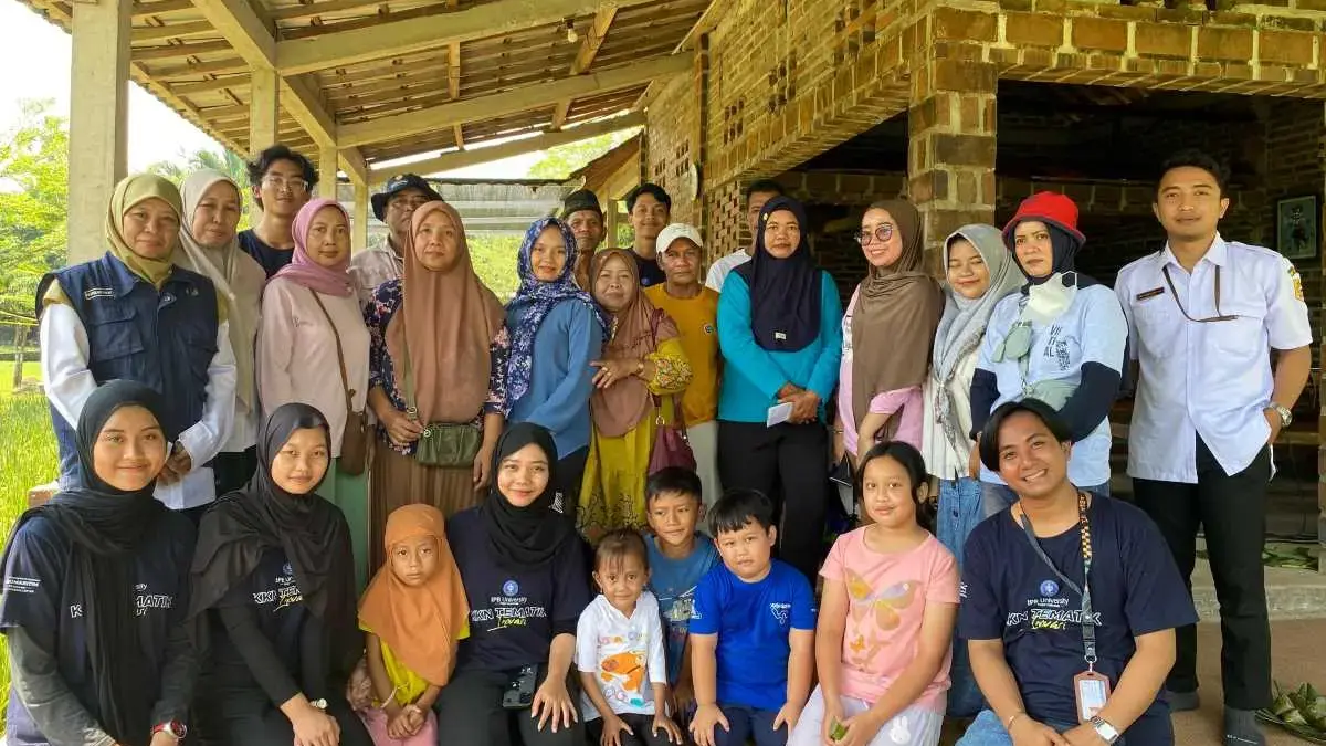 Mahasiswa KKNT IPB Edukasi Warga Desa Jagung: Ajarkan Pestisida Nabati & Budidaya Cacing Tanah!