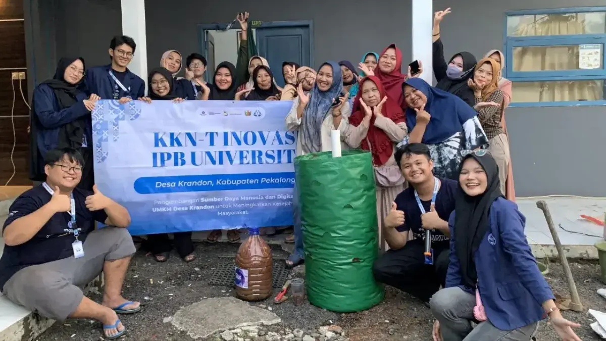 Mahasiswa KKNT IPB Edukasi Warga Krandon Pekalongan, Manfaatkan Lahan Sempit dengan Teknologi Garden Tower!