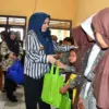 Miris! Siswa SDN Sengare Pekalongan Belajar di Lantai, Bupati Fadia Langsung Kirim Meja & Kursi Baru!