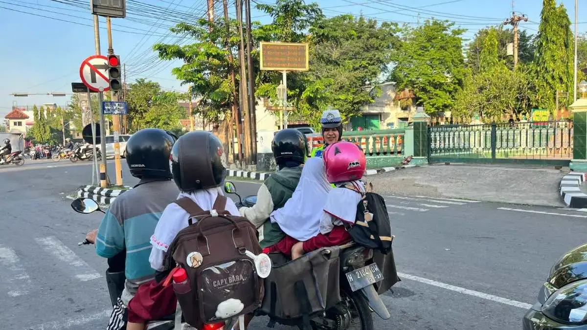 Operasi Patuh Candi Kendal: Satlantas Turun ke Jalan, Edukasi & Beri Teguran Humanis!