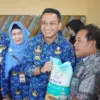 Pemkot Pekalongan Salurkan 5,7 Ton Beras untuk 1.174 KK Terdampak Banjir di 7 Kelurahan!
