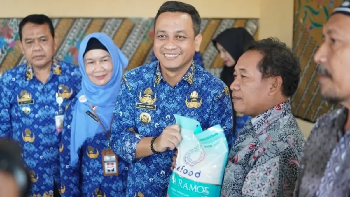 Pemkot Pekalongan Salurkan 5,7 Ton Beras untuk 1.174 KK Terdampak Banjir di 7 Kelurahan!