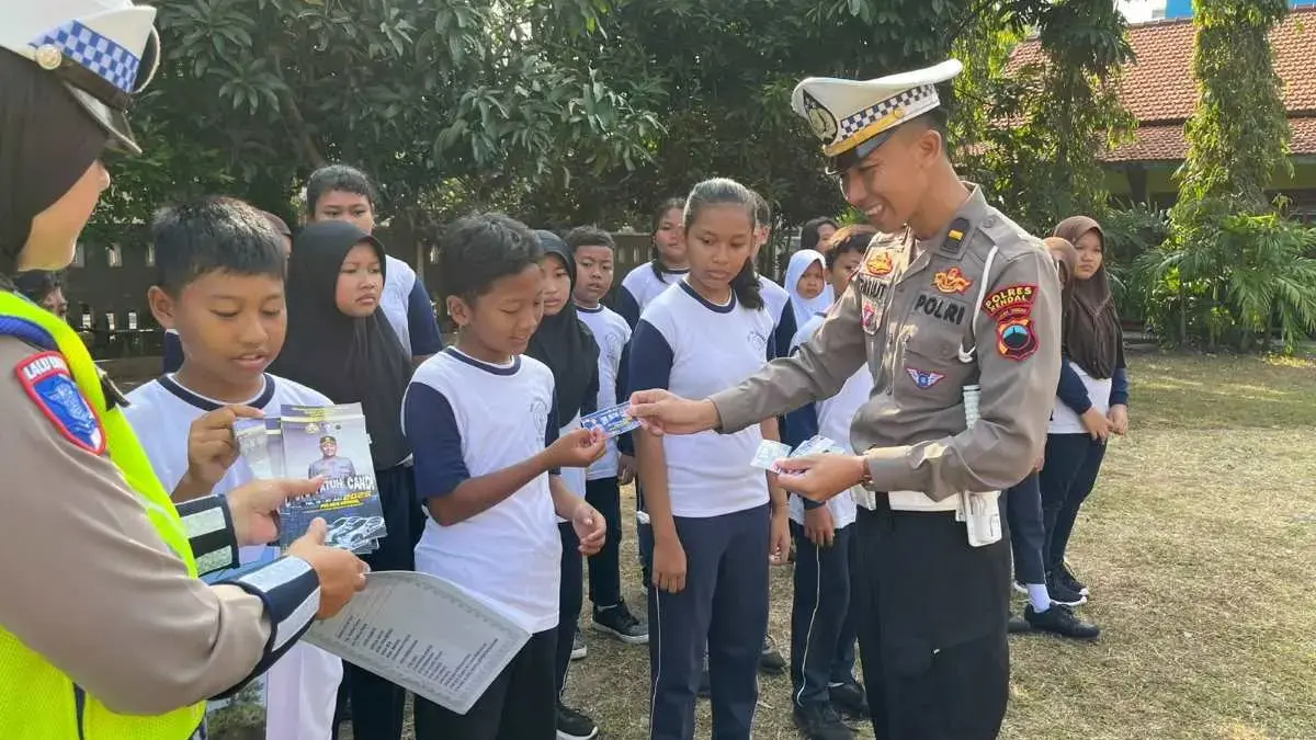 Peringati Hari Anak Nasional, Satlantas Polres Kendal \"Polantas Menyapa\" Pelajar & Anak-anak!