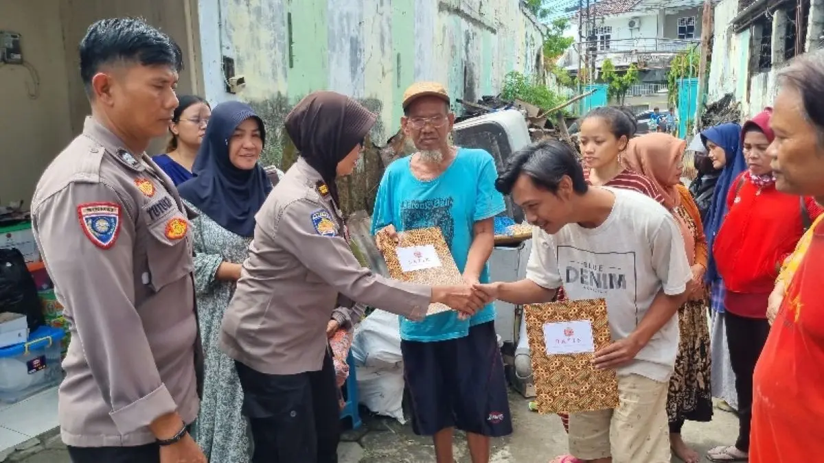 Program BATIK Polres Pekalongan Kota Bantu Korban Kebakaran di Padukuhan Kraton, Salurkan Dana Tunai!