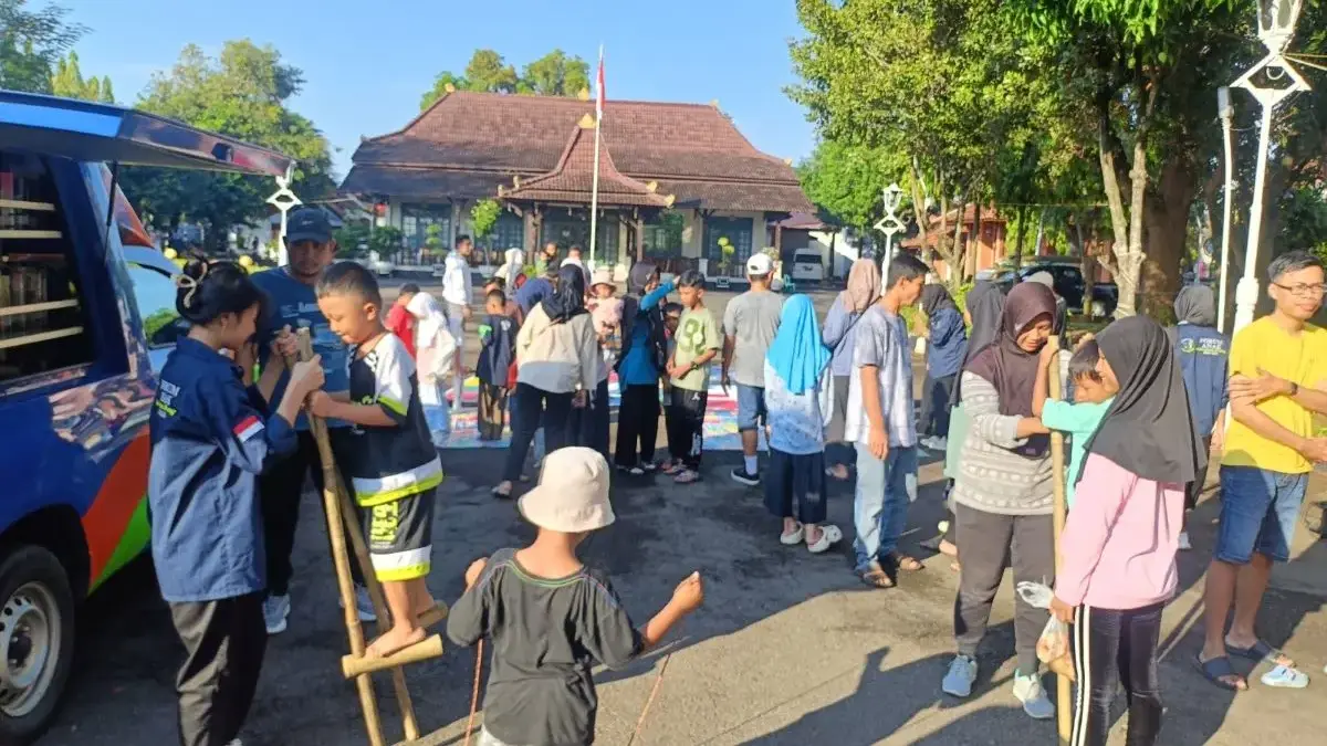 Rumah Dinas Bupati Batang Disulap Jadi Arena Permainan Tradisional, Ajak Anak Kembali ke Akar Budaya!  