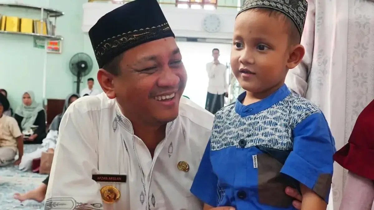 Wali Kota Pekalongan dan Forkopimda Beri Santunan Anak Yatim di Masjid Al Ikhlas