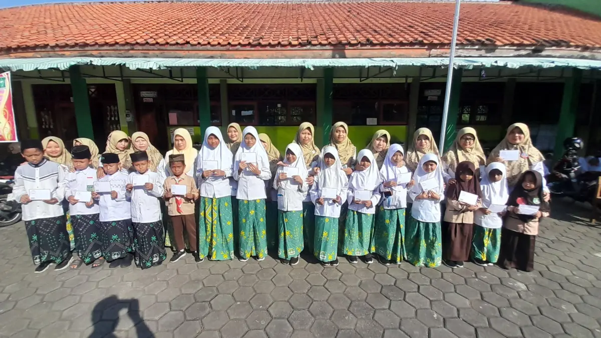 Santunan untuk Siswa Yatim Piatu