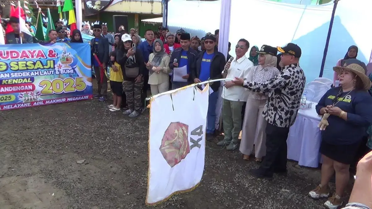 Sedekah Laut & Bumi Bandengan Kendal Memukau: Kirab Budaya Penuh Kreativitas Warga Pesisir Disajikan!