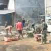 Sinergi TMMD Sengkuyung III Pekalongan, Warga & Satgas TNI Kolaborasi Cor Jalan Gang Lumba-lumba!