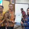 Wali Kota Pekalongan Serahkan SK Pensiun & Kenaikan Pangkat: Apresiasi Dedikasi ASN!