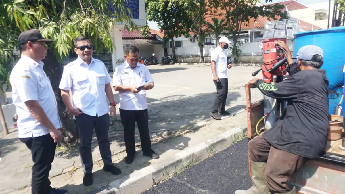 Pengaspalan Jalan Imam Bonjol dan Diponegoro